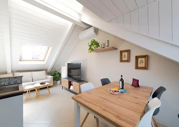 Apartment To-housing3, Luce E Relax Al Centro Di *