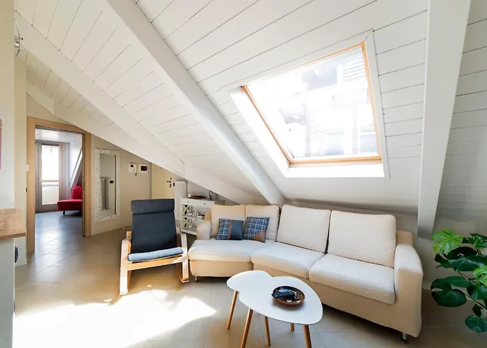 Apartment To-housing3, Luce E Relax Al Centro Di *