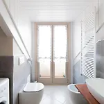 To-housing3, Luce E Relax Al Centro Di アパート