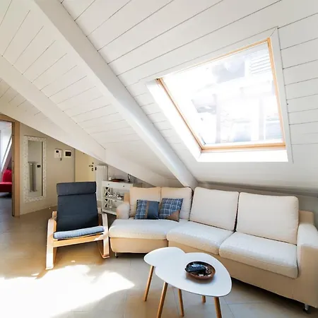 Apartment To-housing3, Luce E Relax Al Centro Di *