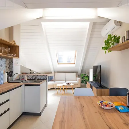 Apartment To-housing3, Luce E Relax Al Centro Di