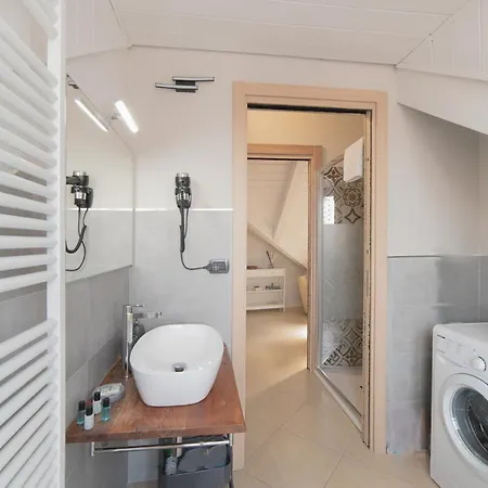 Apartment To-housing3, Luce E Relax Al Centro Di *