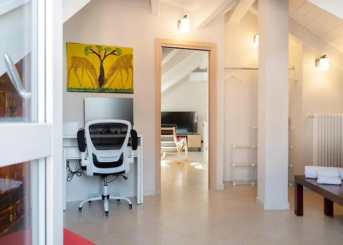 To-housing3, Luce E Relax Al Centro Di * تورينو